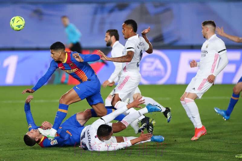 西甲主席怼齐祖:劝皇马别冒雪飞行 踢得差别扔锅 西甲主席怼齐祖:劝皇马别冒雪飞行 踢得差别扔锅